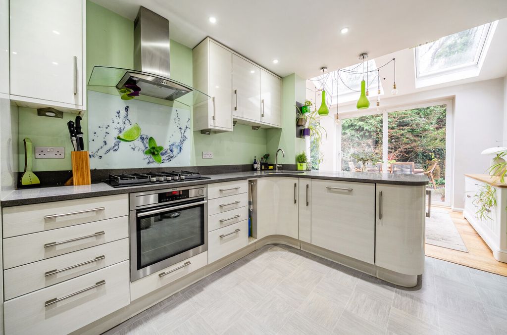 Property photo 2 of 20 1397267-9-696E1Db...