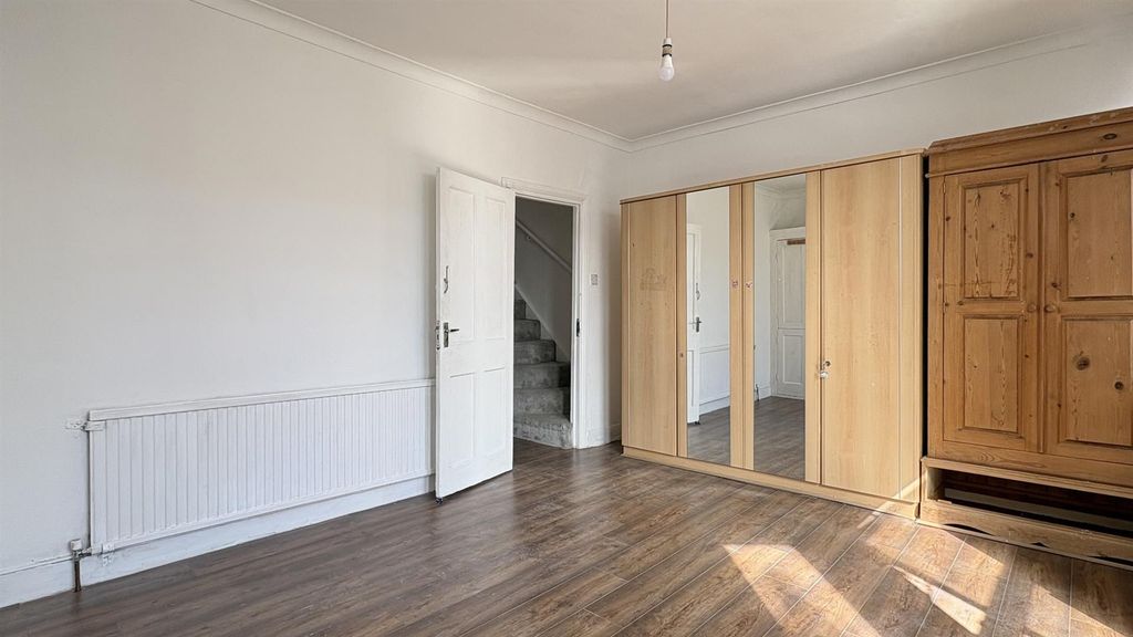 Property photo 1 of 11 Ashford Rd, E6 House For Sale By Barrain London Es