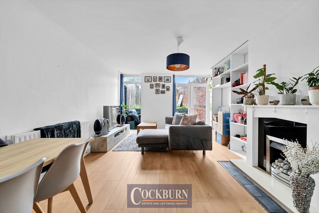 Property photo 2 of 18