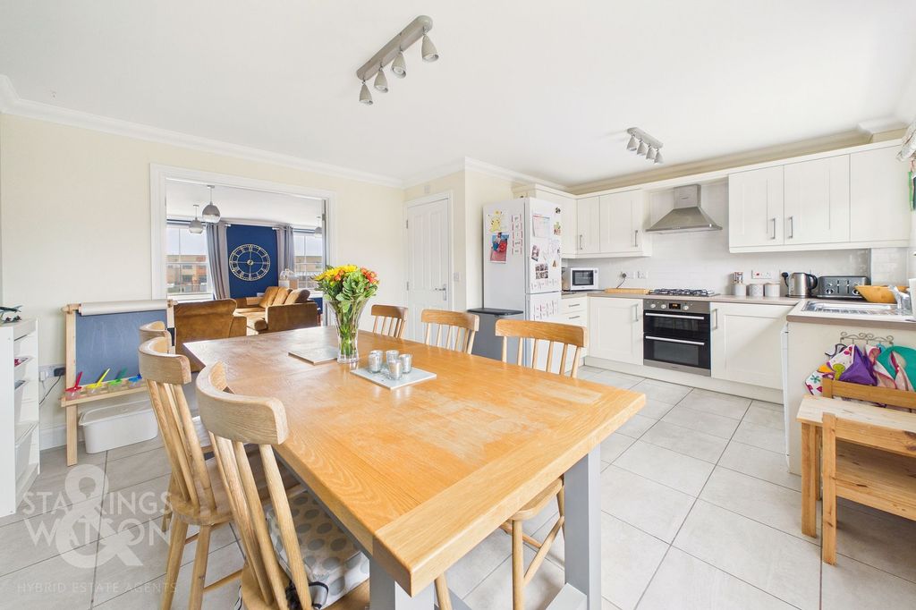 Property photo 3 of 25