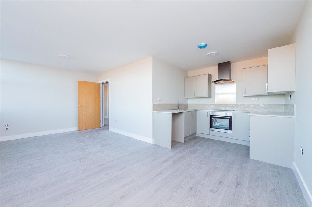 Property photo 2 of 18 Picture No. 12