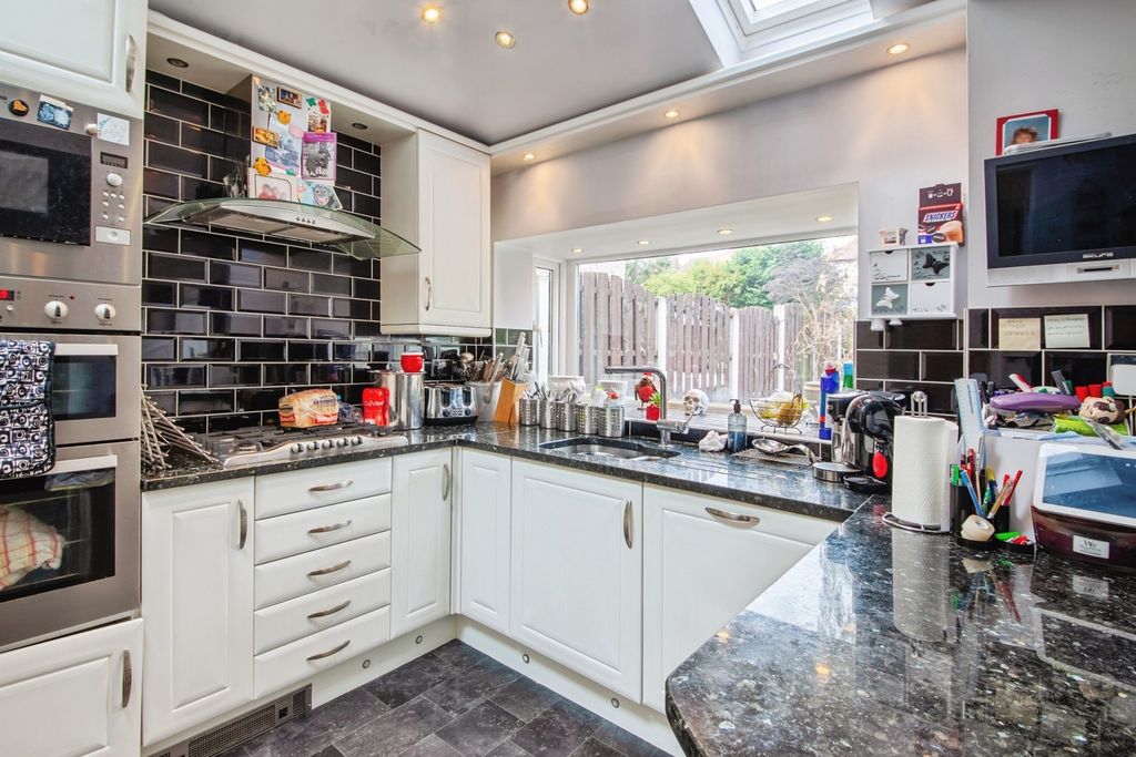 Property photo 3 of 15 Kitchen