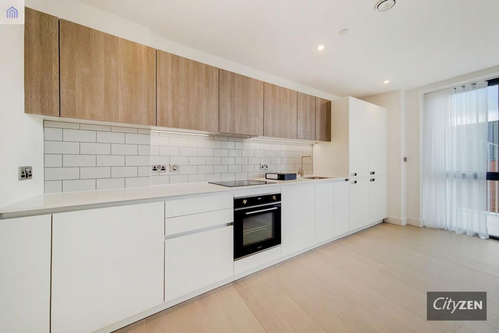 Property photo 2 of 12 Kitchen