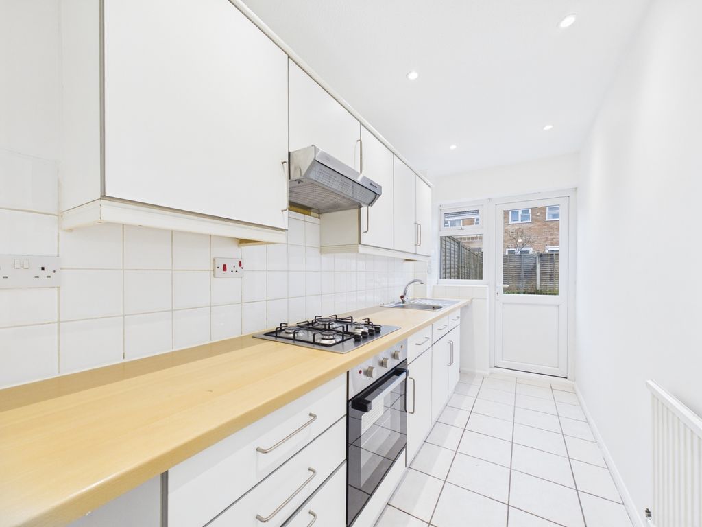 Property photo 3 of 9 Kitchen