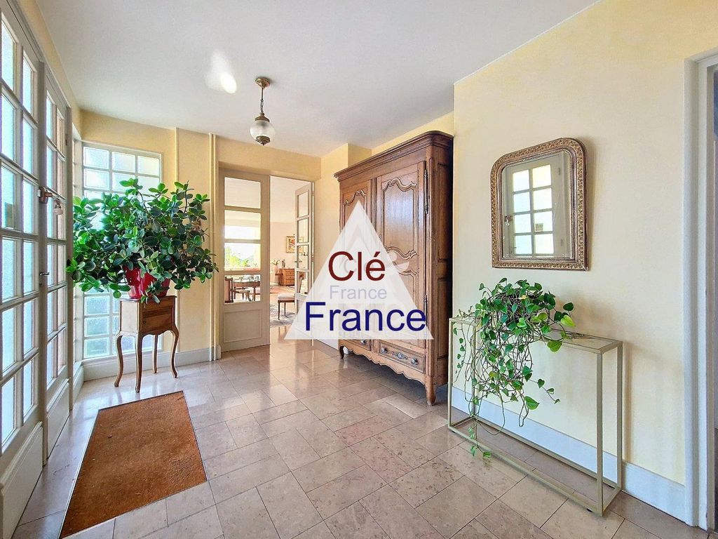 Property photo 2 of 31