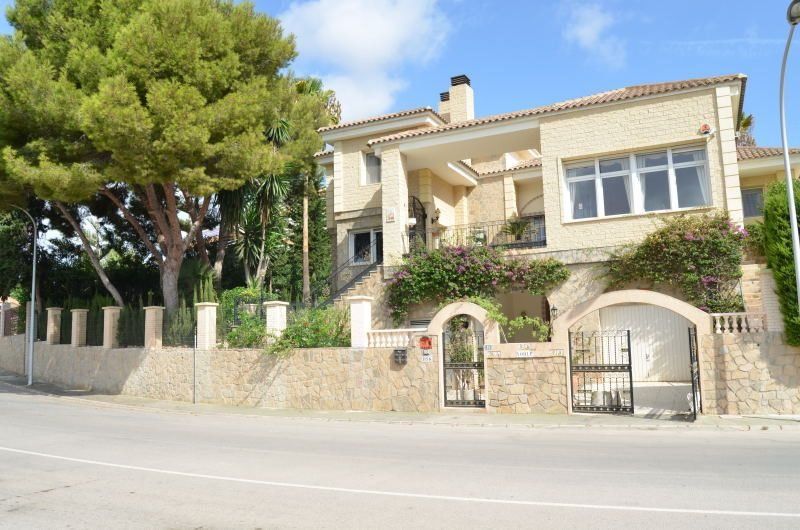Property photo 3 of 50