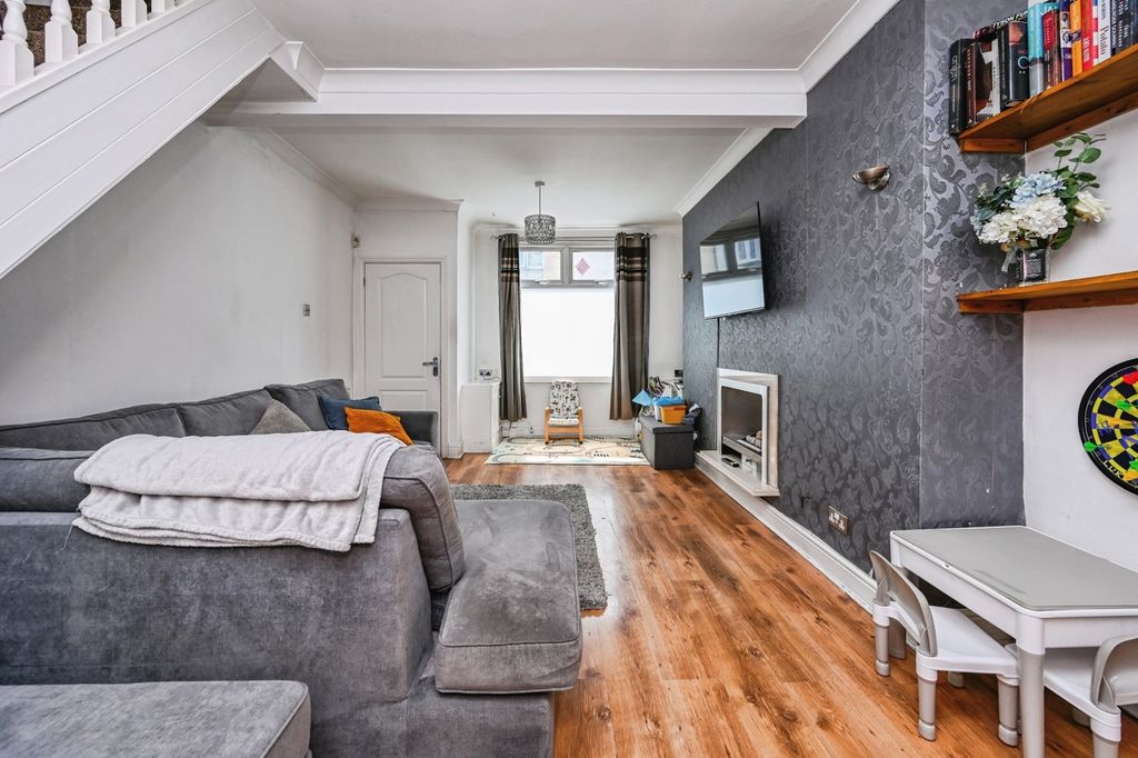 Property photo 2 of 15 Pbox-Img.Jpg