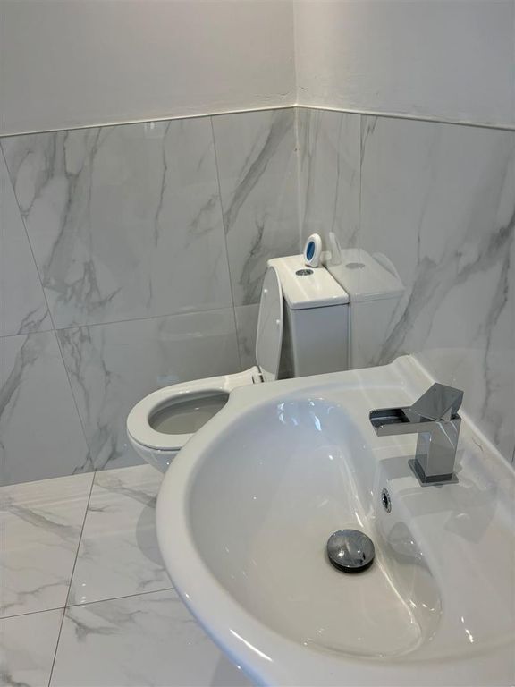 Property photo 1 of 29 Bathroom
