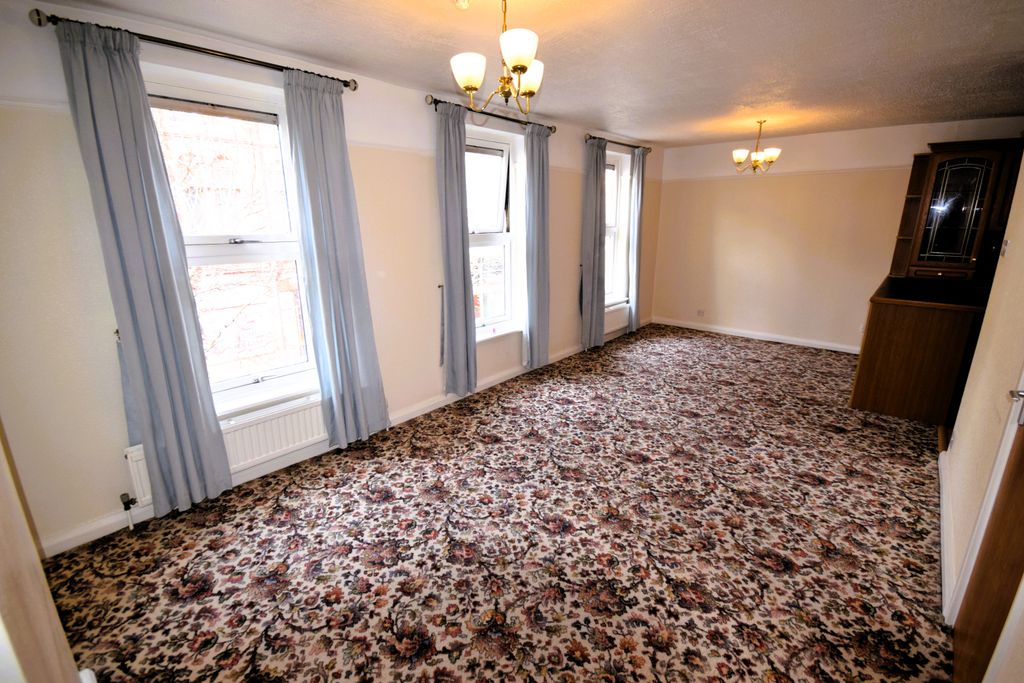 Property photo 3 of 9 Living Room