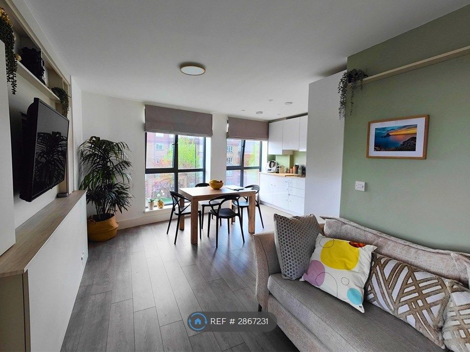 Property photo 3 of 14 Living / Dining Room