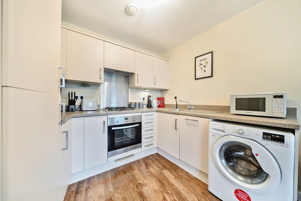 Property photo 3 of 17 Kitchen