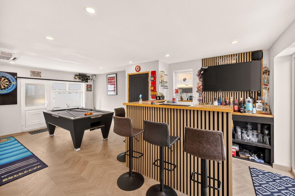 Property photo 1 of 30