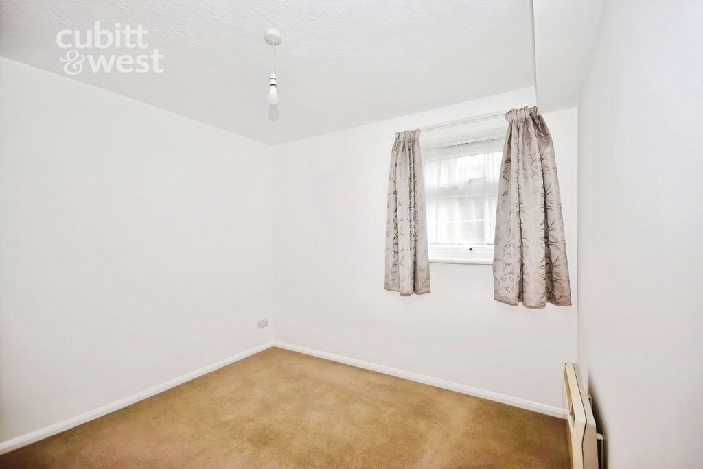 Property photo 3 of 10 c047F6F1-x3