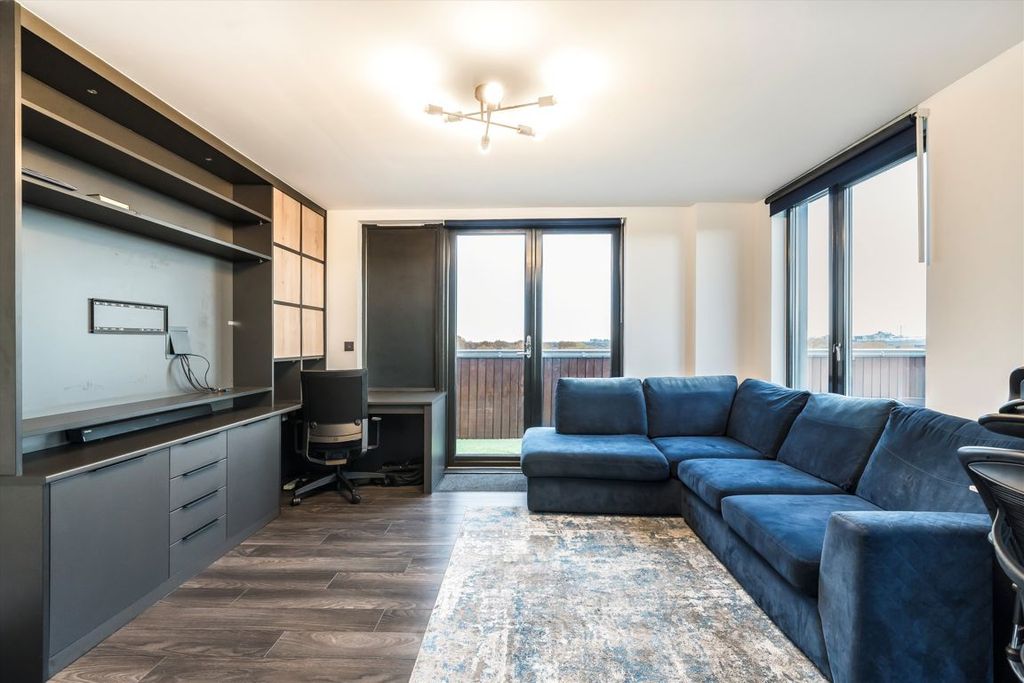 Property photo 2 of 8