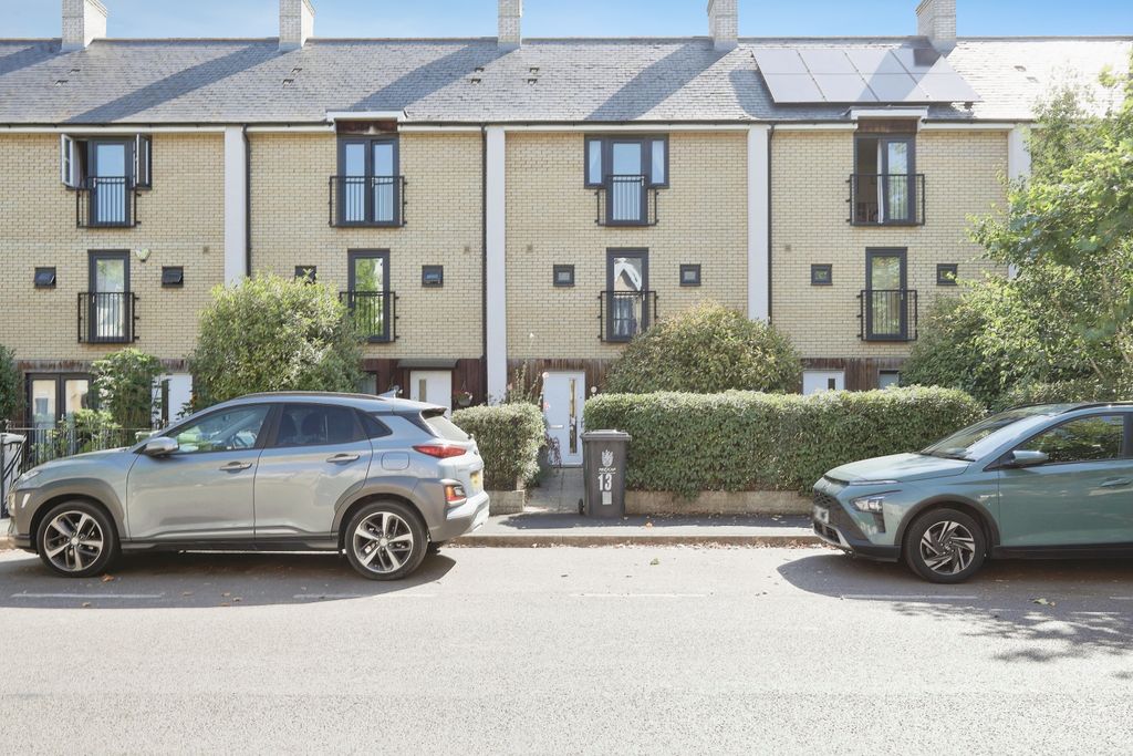 Property photo 1 of 16 2A74Da80-8