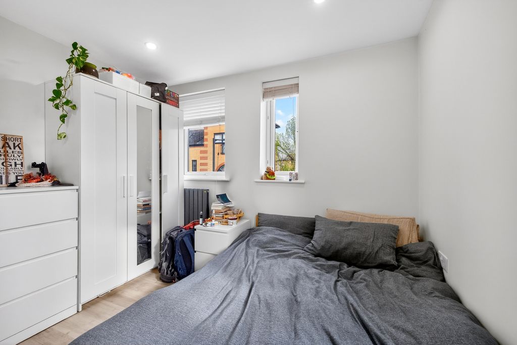 Property photo 3 of 20 Bedroom