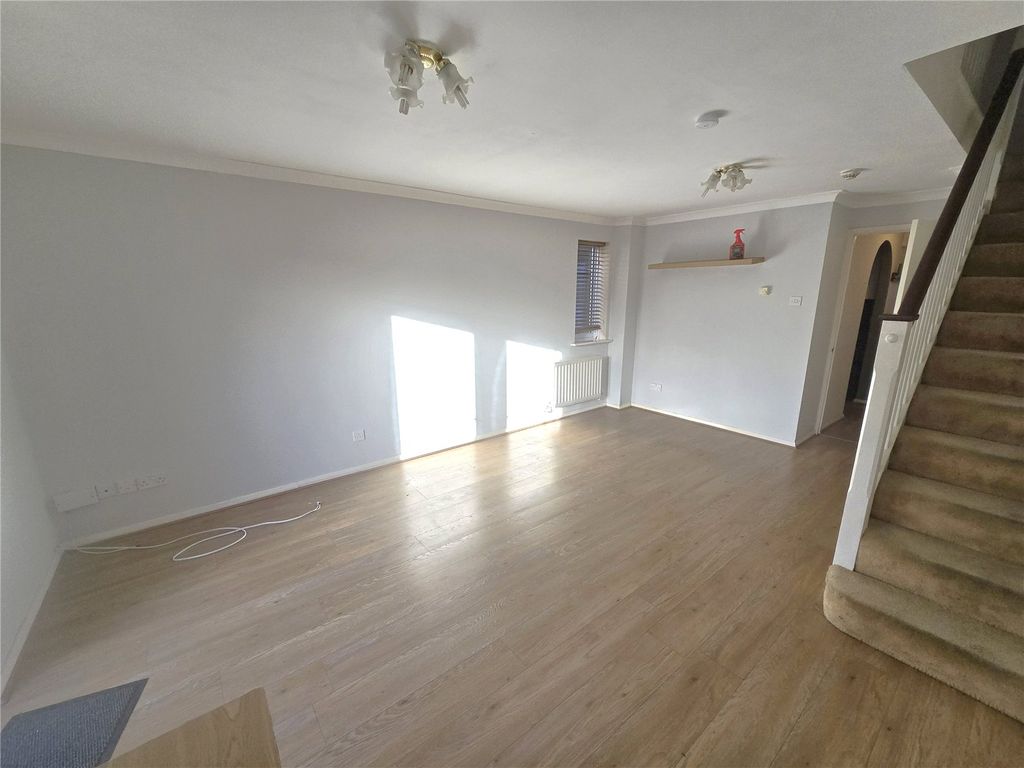 Property photo 2 of 11 Lounge