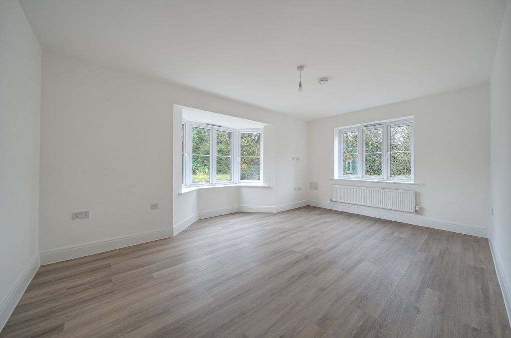 Property photo 3 of 9 1388547-15-693829...