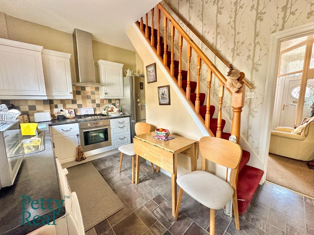 Property photo 3 of 13 45323813-Bd00-4467-B7A6-2331Dacf913D.Jpeg