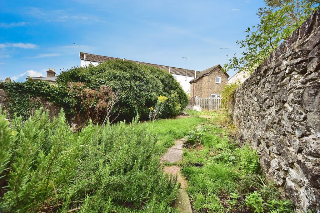 Property photo 2 of 14 Garden