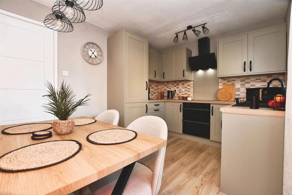 Property photo 2 of 23 Kitchen/Diner