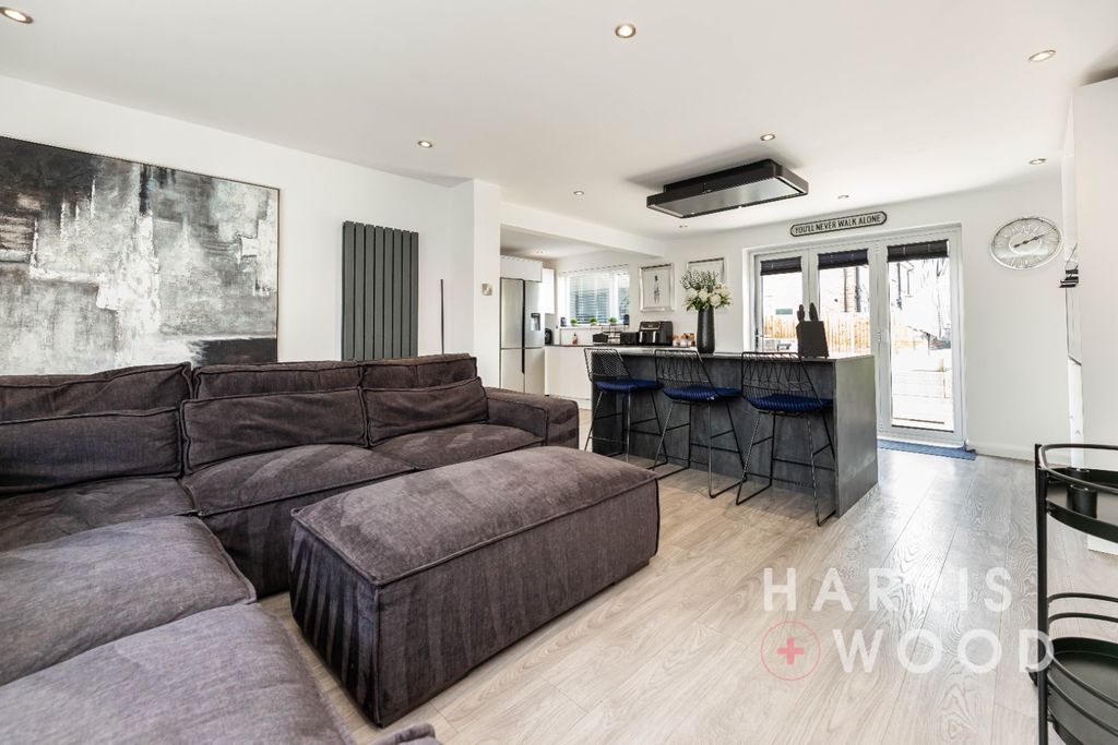 Property photo 3 of 36 4448535