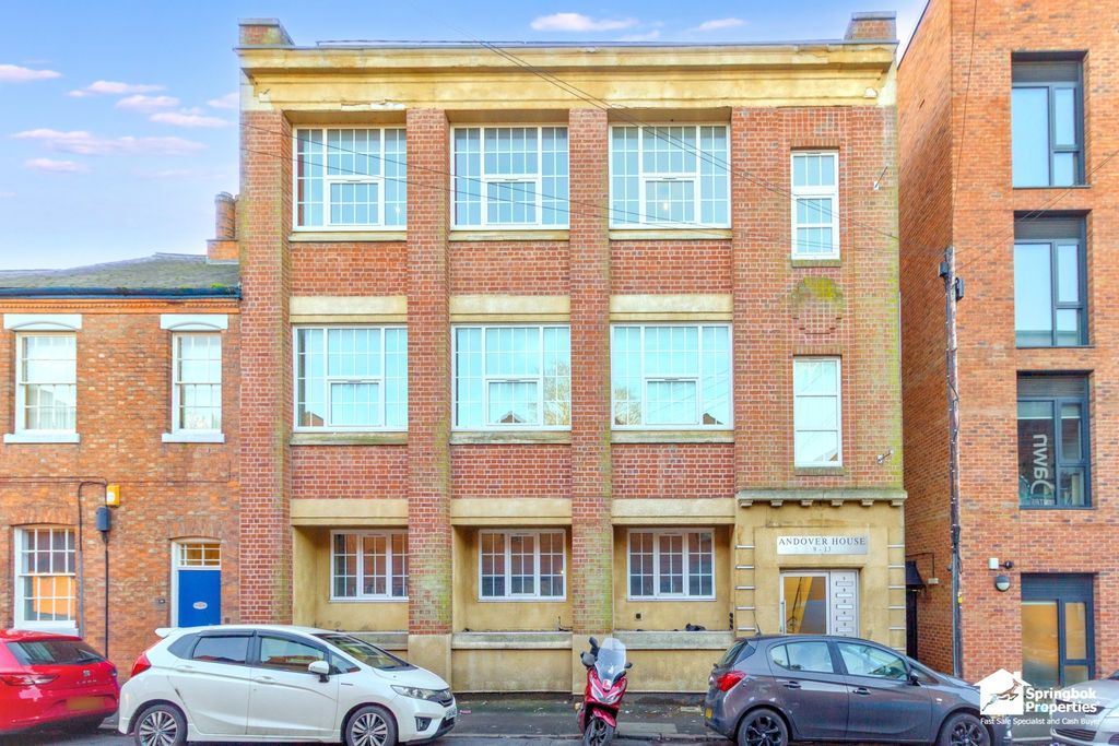 Property photo 1 of 17 Front View