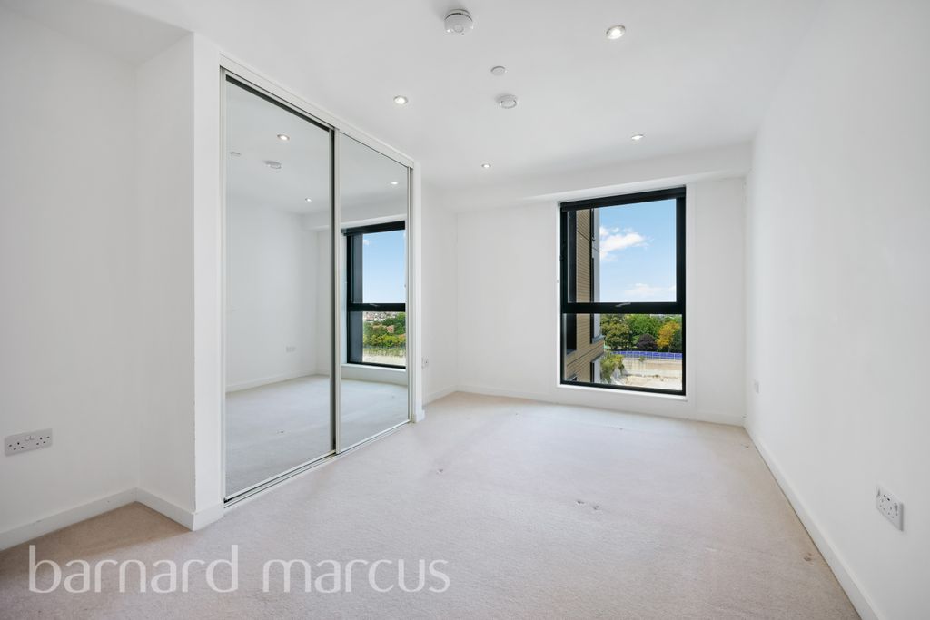 Property photo 3 of 11 Balcony