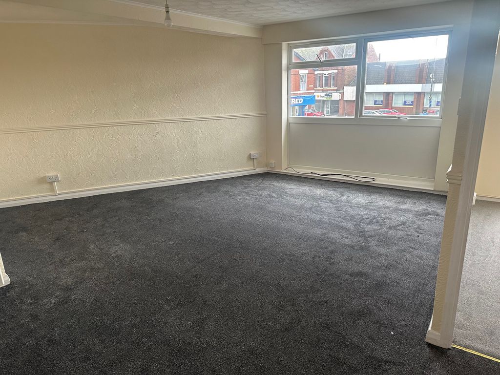 Property photo 3 of 7 Living Room