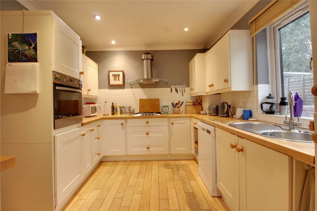 Property photo 3 of 17 Picture No. 10