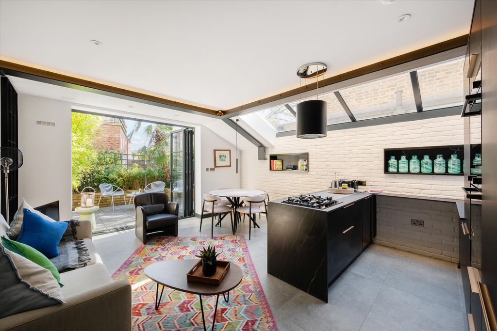 Property photo 1 of 11 Image