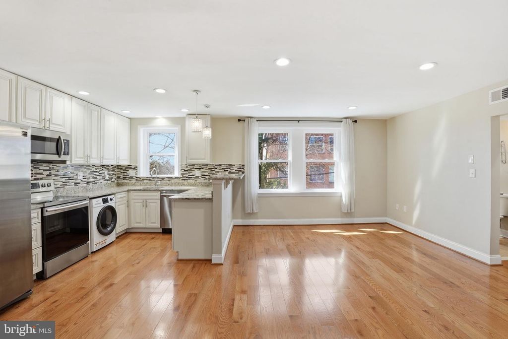 Property photo 2 of 12 <Alttext/>