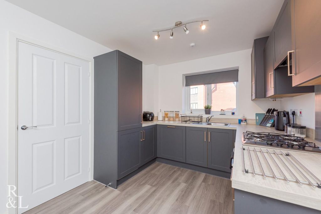 Property photo 3 of 25 Jersey Dr (21).Jpg