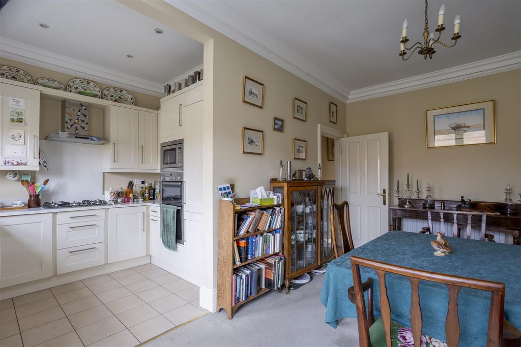 Property photo 3 of 25 8_The_Square_31.Jpg