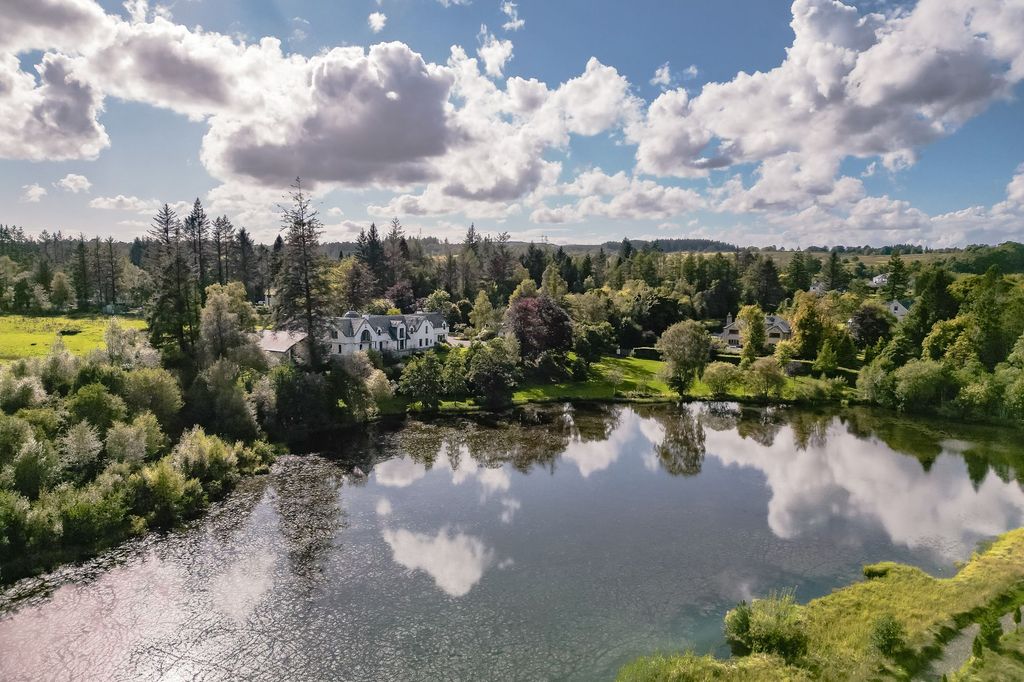 Property photo 3 of 64