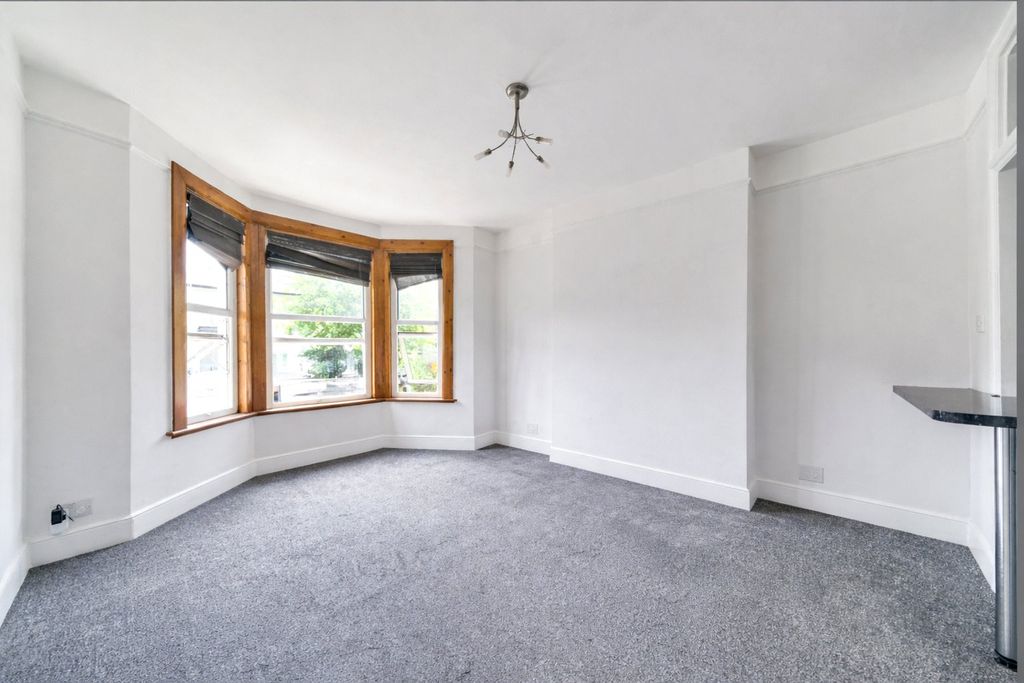 Property photo 2 of 11 Picture No. 21