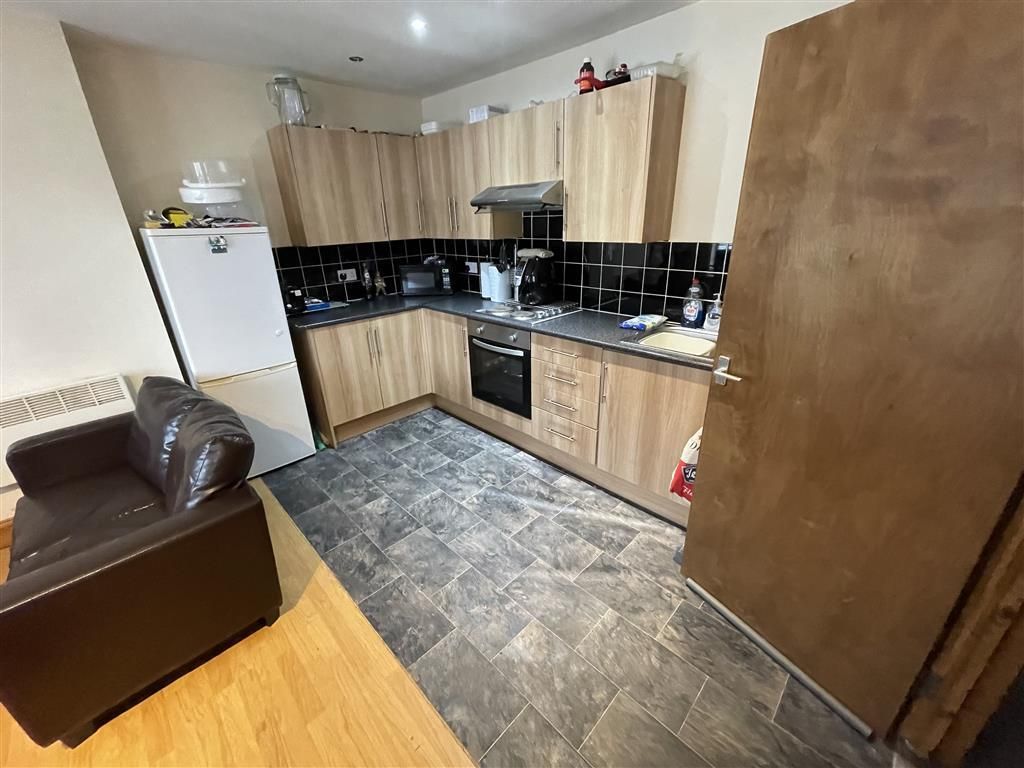 Property photo 2 of 8 Kitchen