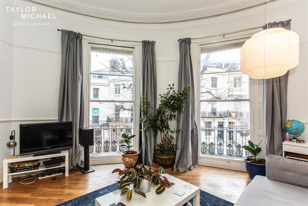 Property photo 2 of 18 Living Room