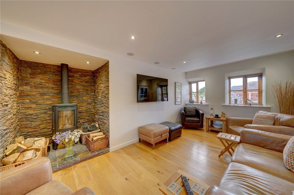 Property photo 3 of 17 Picture No. 12