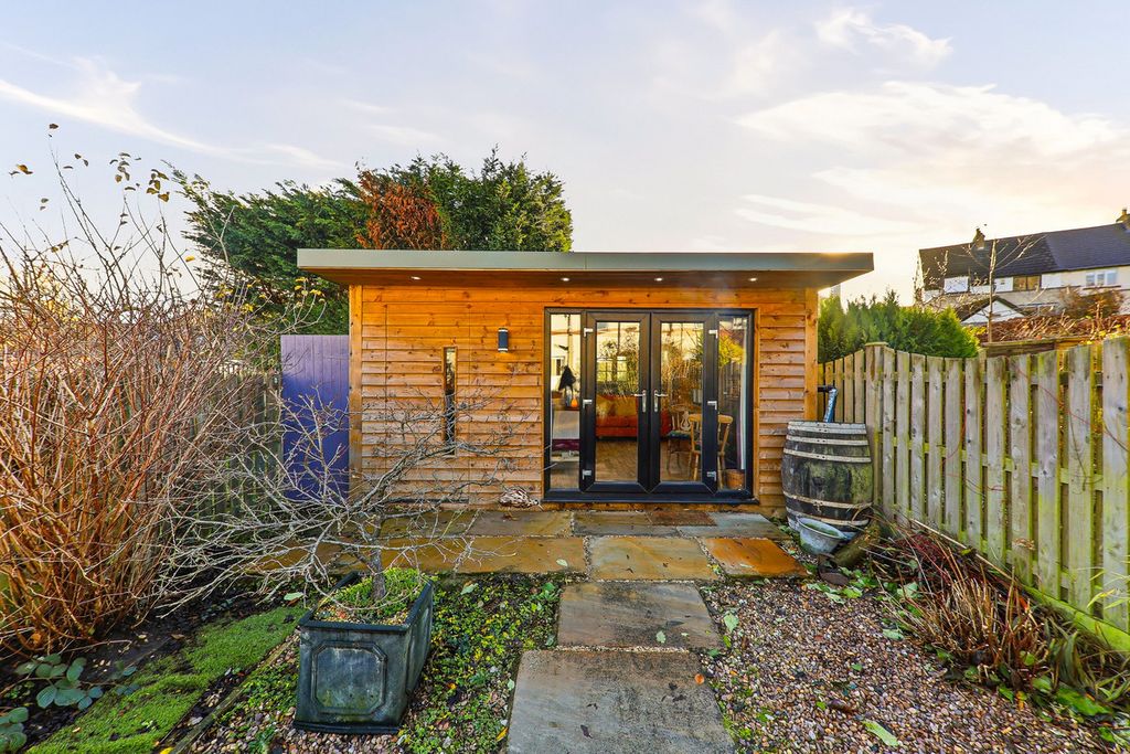 Property photo 2 of 24