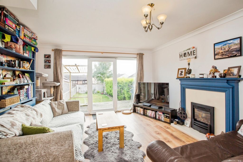 Property photo 2 of 17 Lounge