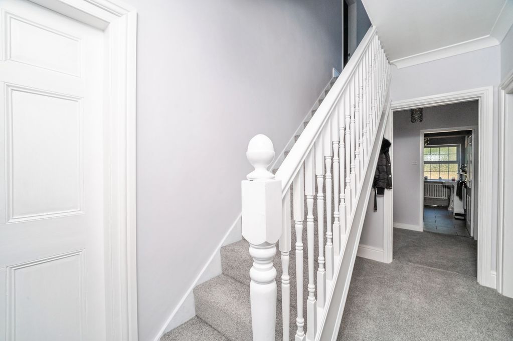 Property photo 3 of 17 Hallway