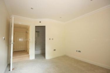 Property photo 3 of 6 Bedroom