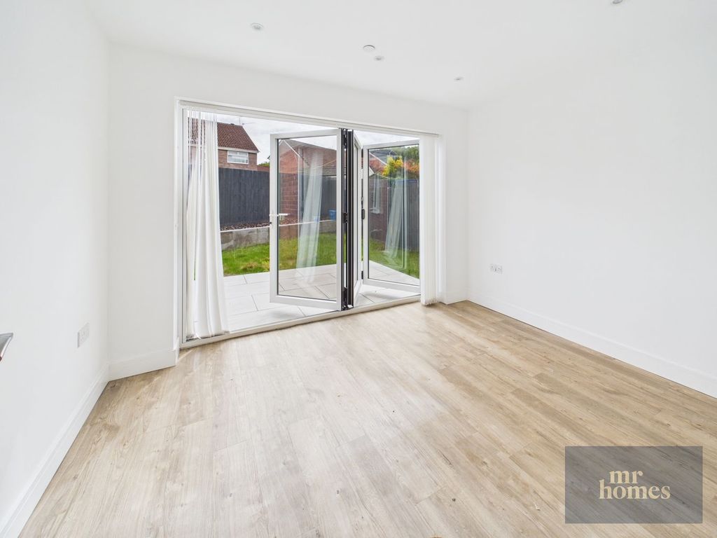 Property photo 3 of 34