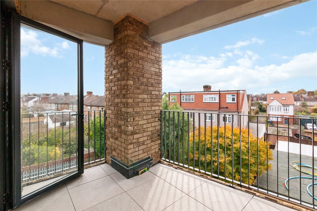 Property photo 2 of 12 Picture No. 11