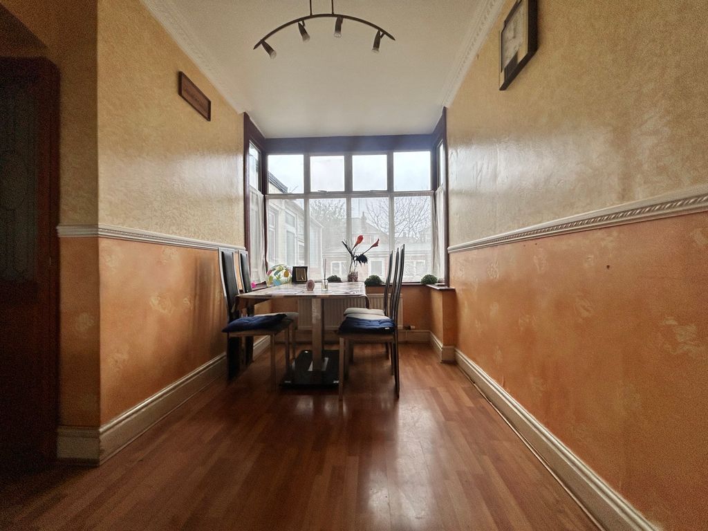 Property photo 3 of 10 Image