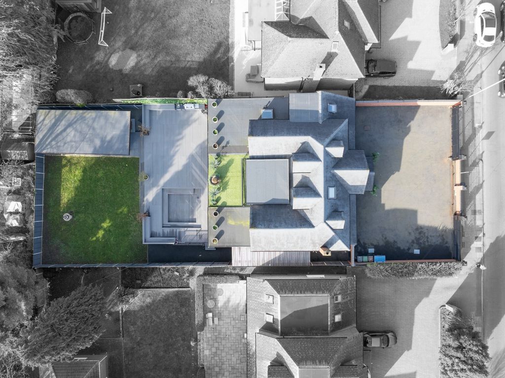 Property photo 3 of 31 4908183