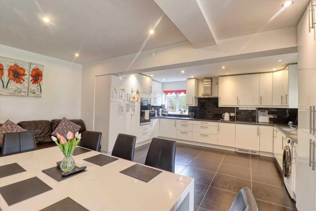 Property photo 3 of 22