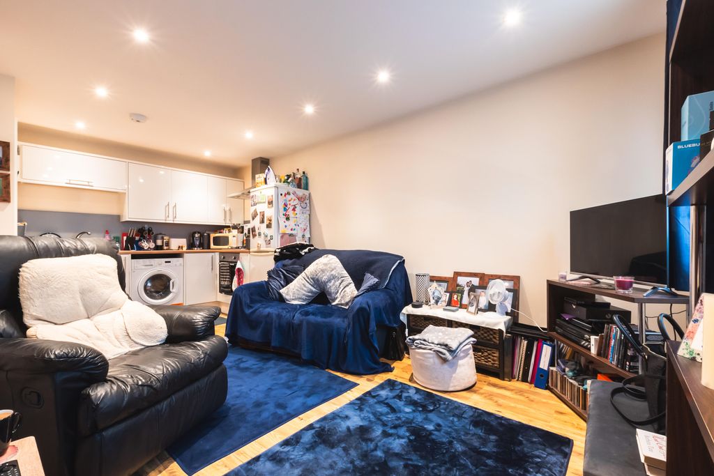 Property photo 3 of 31