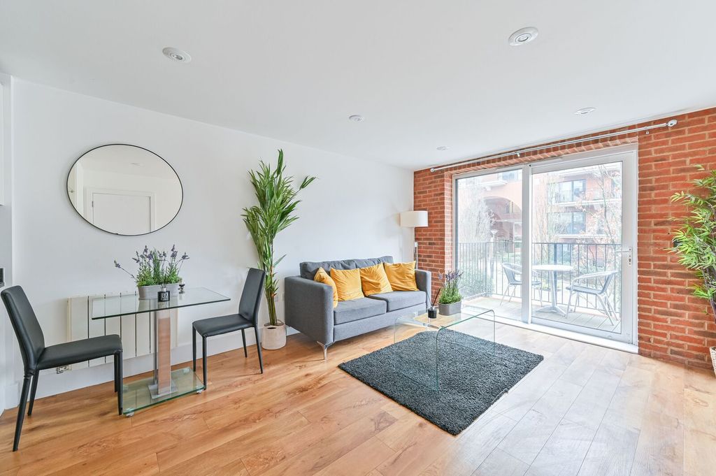 Property photo 1 of 18